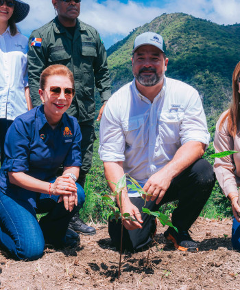 Medio Ambiente y Sur Futuro dan inicio en la región sur a las actividades del Mes de la Reforestación