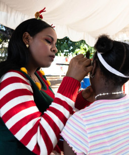 Sur Futuro lleva la magia de la Navidad a los corazones de 300 niños en Pedernales